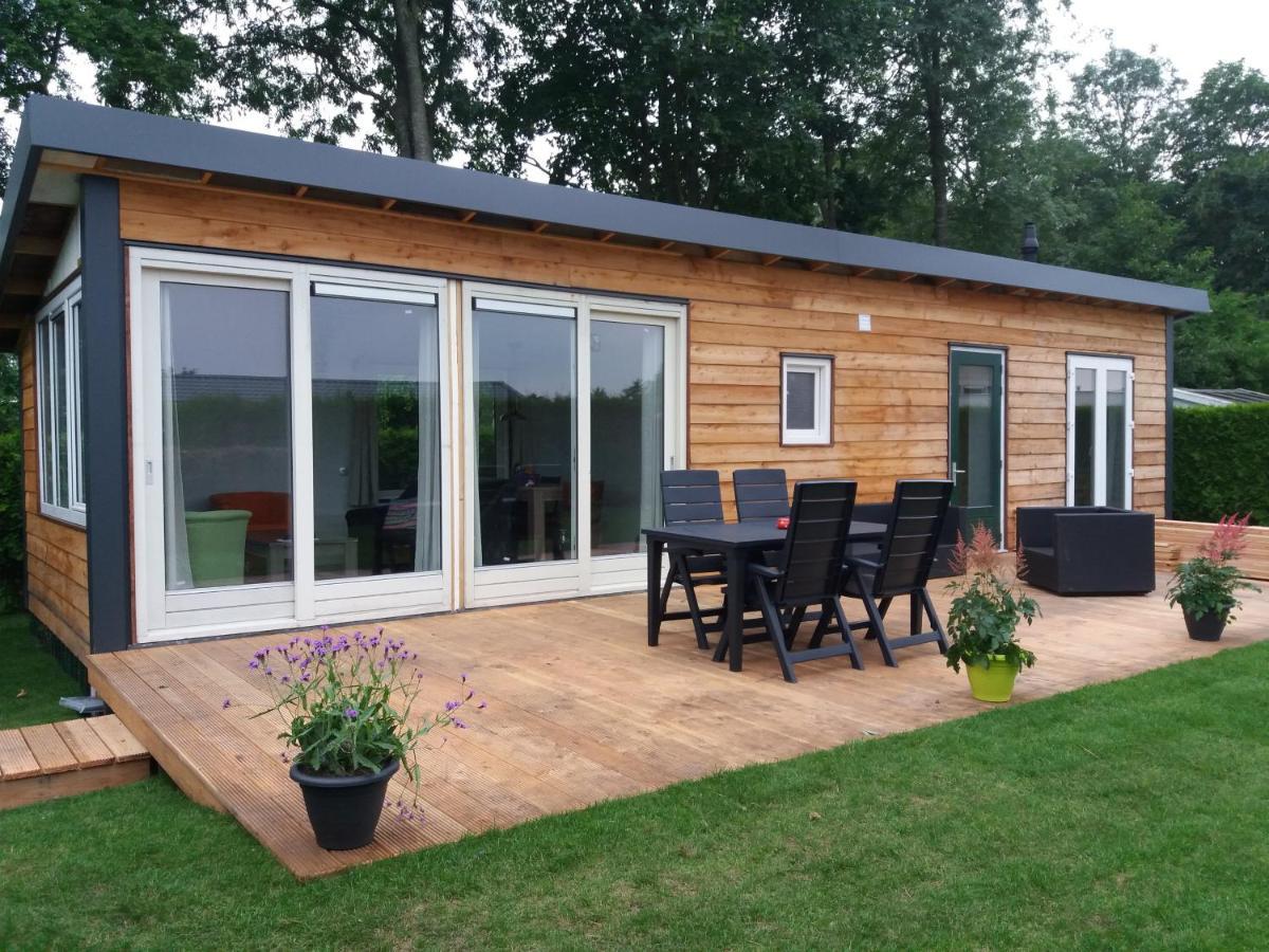 Luxe Bungalow Op Rustig Vakantiepark. Dronrijp Esterno foto