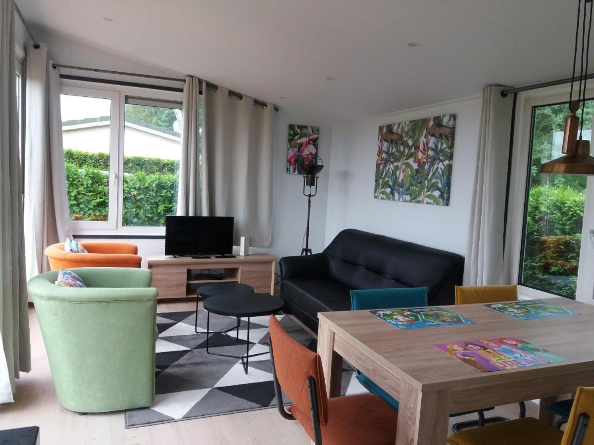 Luxe Bungalow Op Rustig Vakantiepark. Dronrijp Esterno foto